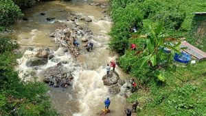 Karya Bakti di Sektor 21-12 : Kolaborasi TNI dan Warga, Kemanunggalan Citarum Harum