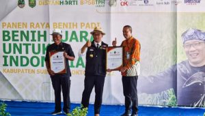 Dukung Petani Melalui Pembiayaan Sistem Resi Gudang, bank bjb Raih Penghargaan Gubernur Jabar