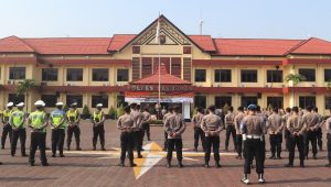 Kapolres Pasuruan Pimpin Upacara Kenaikan Pangkat Pengabdian Anggota