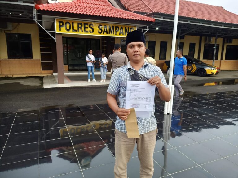 Tanpa Alasan, Oknum LSM Acungkan Clurit, Dilaporkan ke Polisi