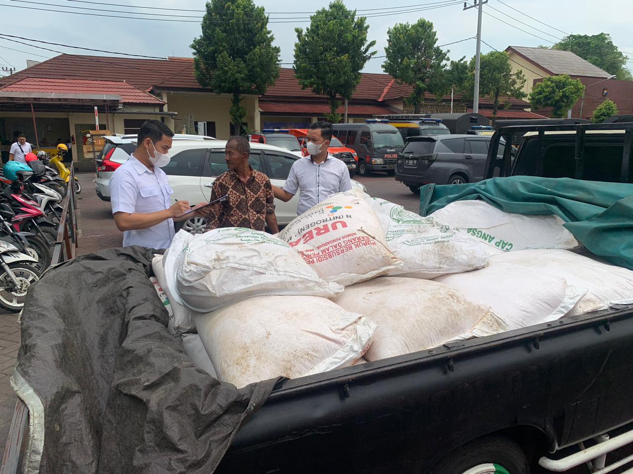Satreskrim Polres Pasuruan Ungkap Kasus Penjualan Ilegal Pupuk Bersubsidi