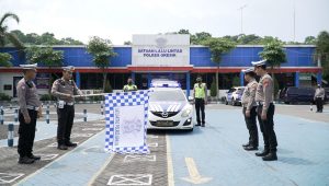 Satlantas Polres Gresik Kirim Bantuan untuk Korban Terdampak Erupsi Gunung Semeru