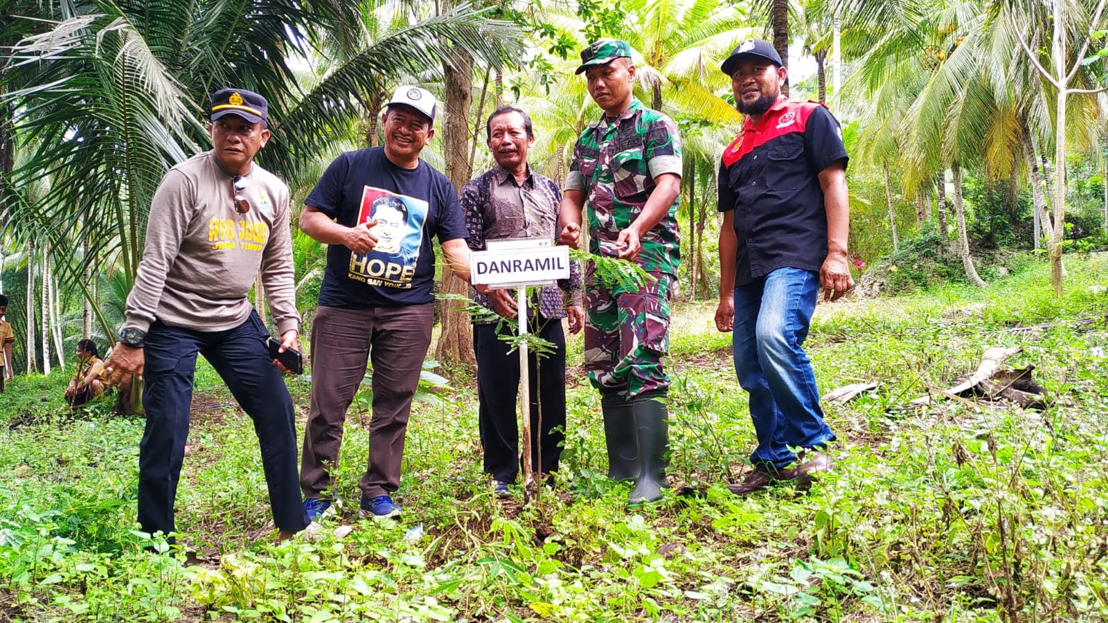 LSM GMAS Dan DLH Tulungagung Tanam Seribu Pohon
