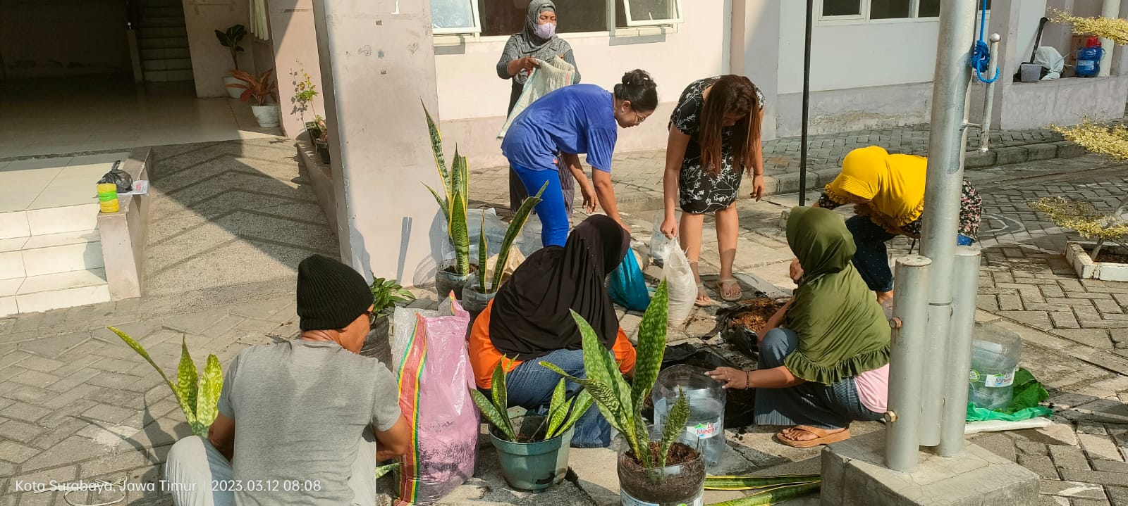 Ciptakan Suasana Sehat, Penghuni Rusun Indrapura Gelar Kerja Bakti