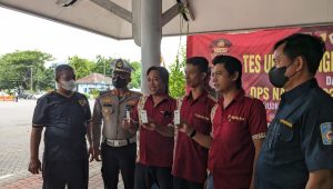 Menjelang Bulan Suci Ramadhan, Satlantas Polres Gresik Cek Urine Kepada Sopir Bus