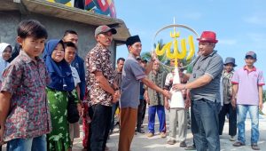 Pengusaha Muda Dadan Tri Yudianto, Bantu Kubah Besar Masjid Al-Ishlah Salopa