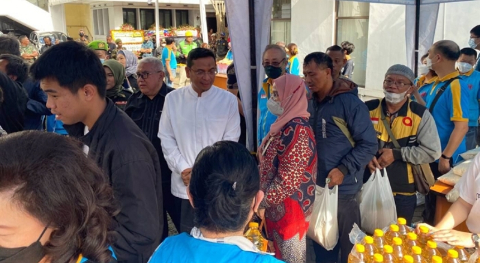 Ketua DPRD Kota Bandung Sambut Pasar Murah Warga Tionghoa
