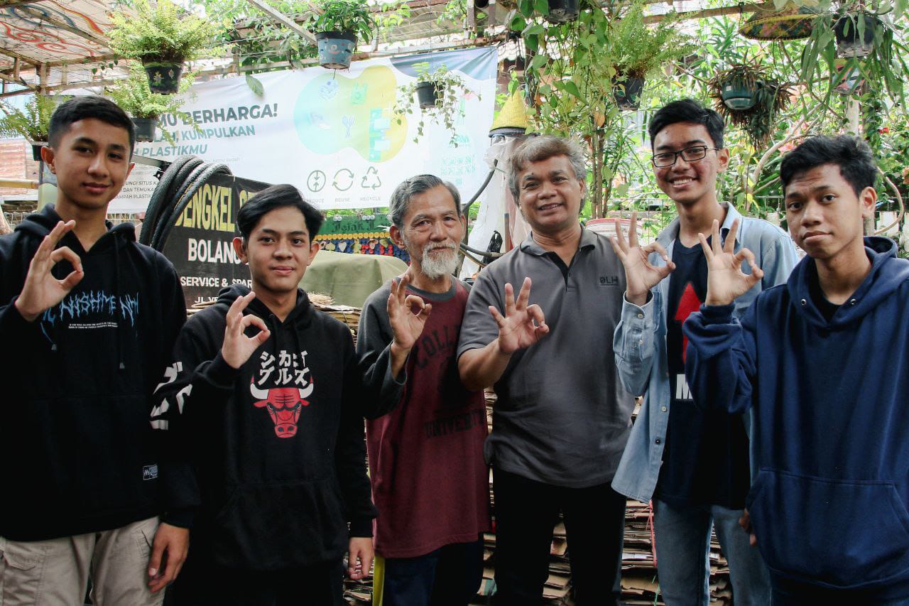 Keren, Siswa SMKN 15 Bandung Kini Geluti Kang Pisman