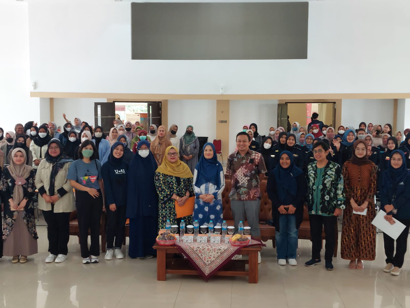 Bidan Punya Peran Besar Cegah Penularan HIV dari Ibu ke Anak