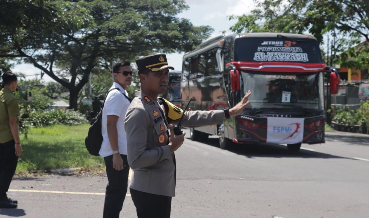Wujudkan Harkamtibmas, Kapolres Pasuruan Kawal Peringatan Hari Buruh Internasional (May Day)