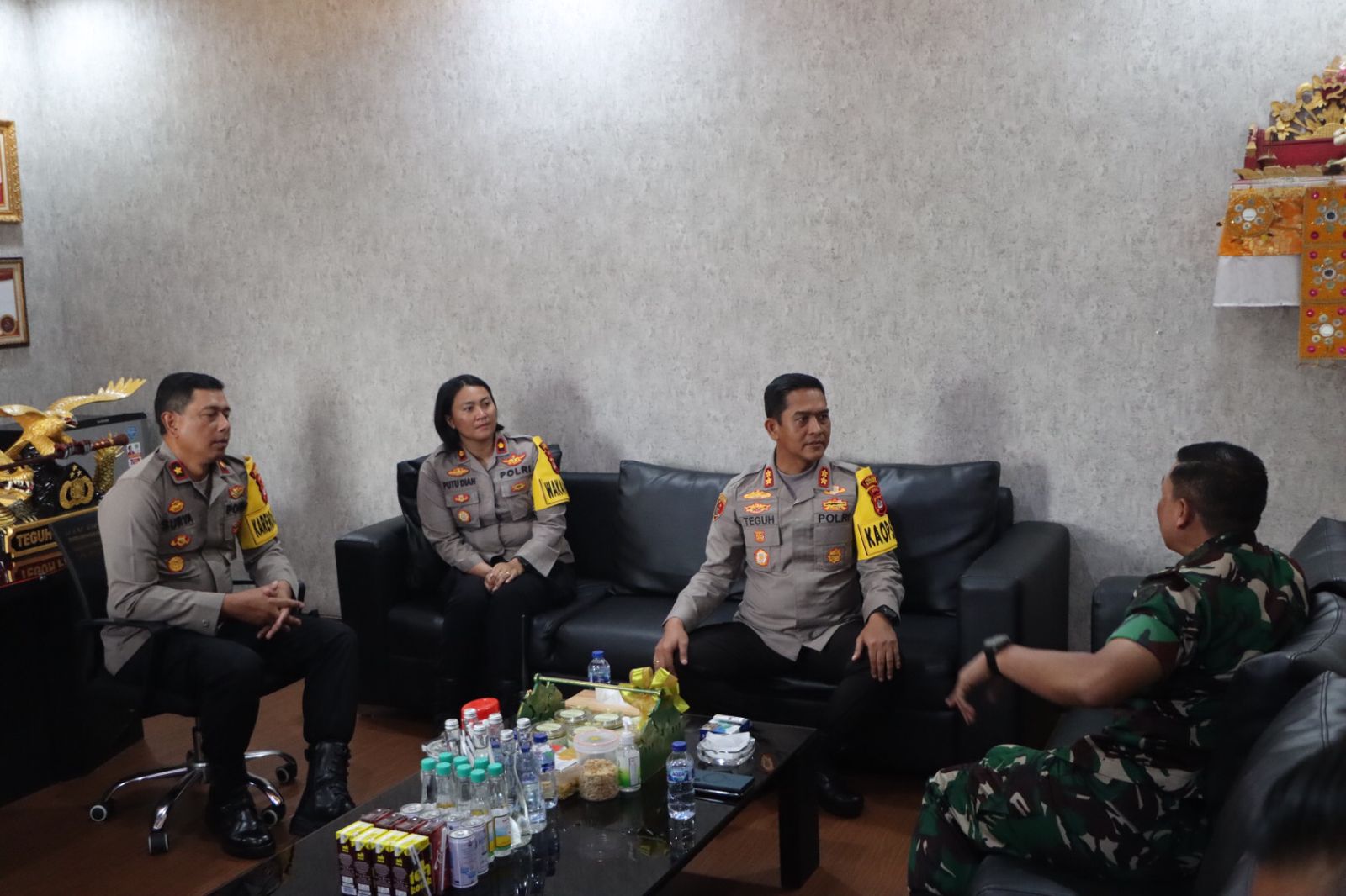 Kapolres AKBP Teguh Priyo Wasono Sambut Kunjungan Kerja Dandim 1611 Badung