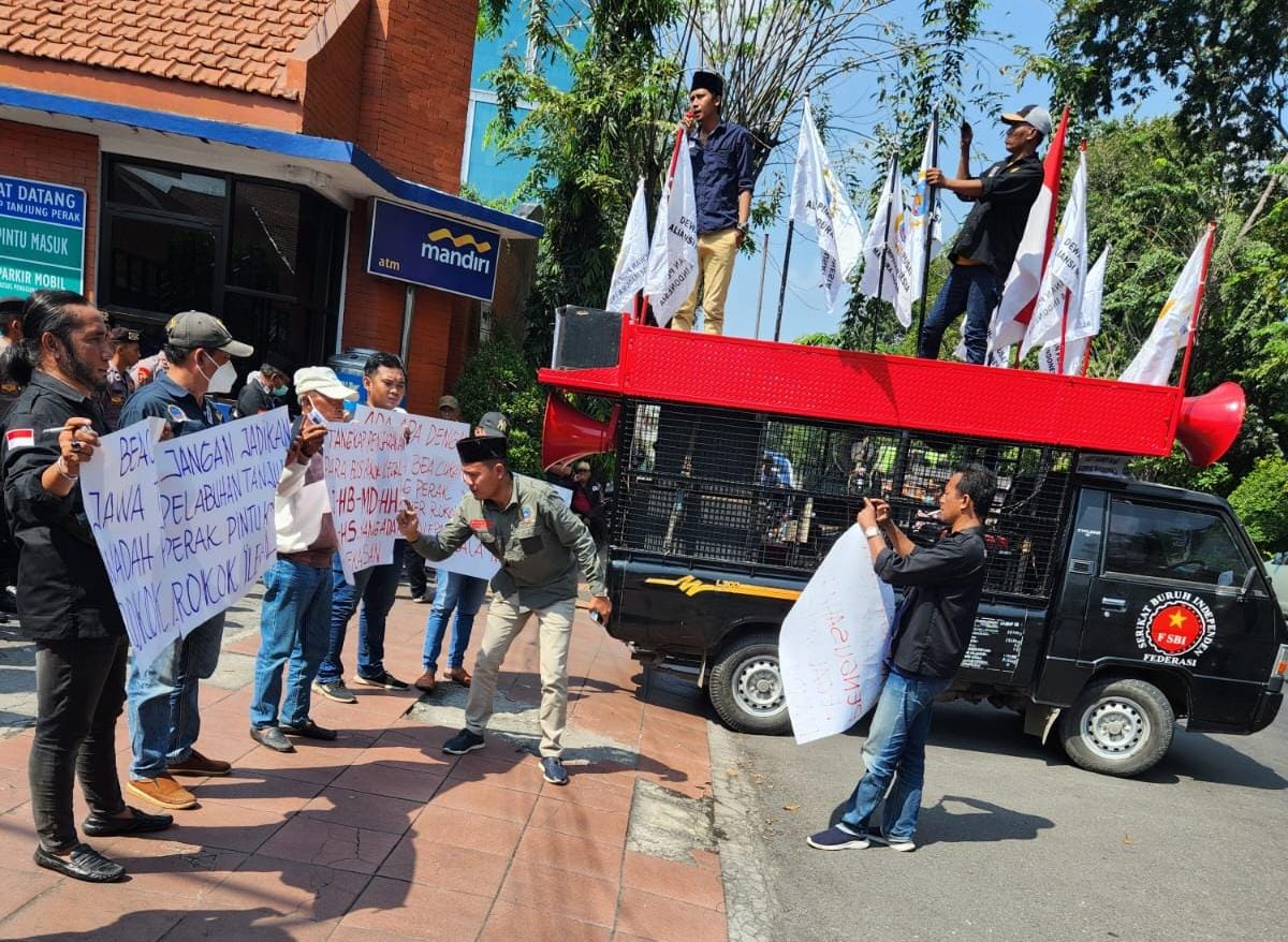 Kakanwil Bea Cukai Jatim 1 Tidak Punya Keberanian Menemui Masa Aksi Aliansi Madura Indonesia