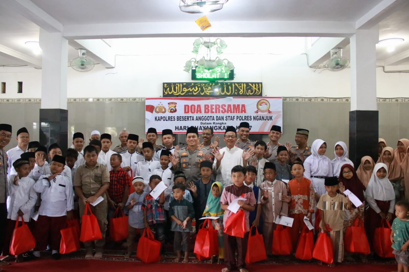 Jelang Peringatan Hari Bhayangkara Ke 77, Polres Nganjuk Gelar Doa Bersama Dan Santunan Anak Yatim