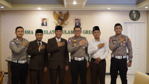 Tekan Angka Laka Lantas, Satlantas Polres Gresik Datangi Sekolah Sosialisasi