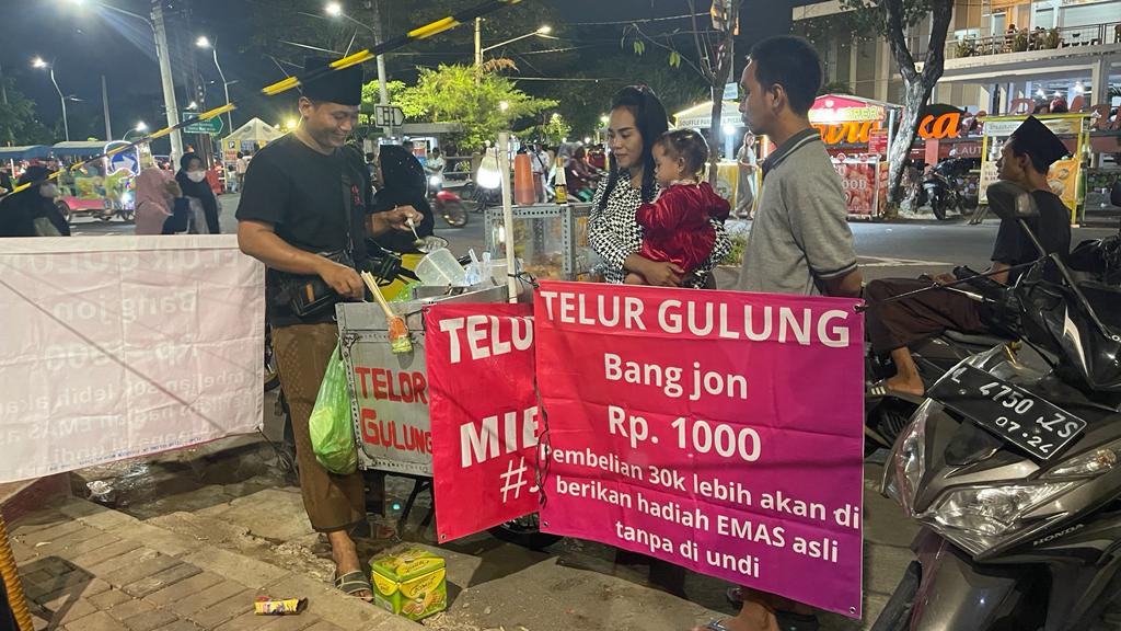 Buruan Kepoin, Promo Telor Gulung Bang Jon, Dengan Pembelian Hingga Tiga Puluh Ribu Lebih Akan Mendapat Emas Asli