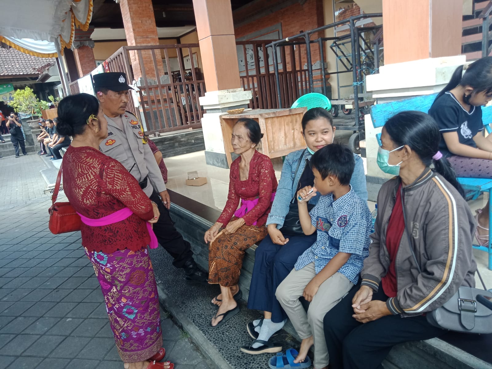 Pagelaran Festival Bulan Bung Karno, Bhabinkamtibmas Polsek Denpasar Barat Pastikan Kegiatan Berjalan Lancar