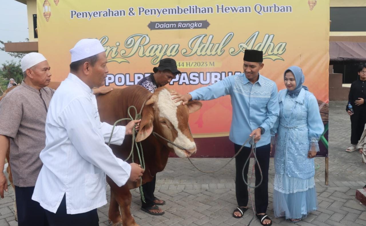Idul Adha 1444 H, Kapolres Pasuruan Serahkan Hewan Qurban