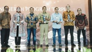 Mesra, Bank bjb Diganjar Penghargaan Detik Jabar Awards 2023