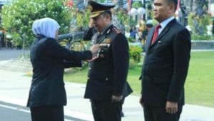 Jajaran Polda Jatim Terima Penghargaan dari Gubernur Jawa Timur di Hari Bhayangkara ke 77