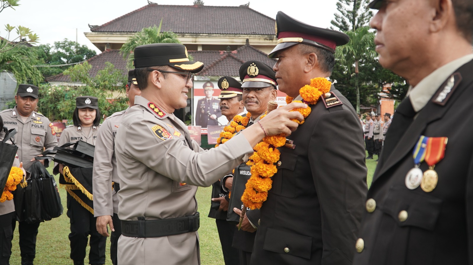Polresta Denpasar Lepas 18 Personel Memasuki Masa Purna Bakti
