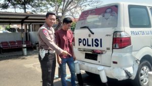 Kasatlantas Polrestabes Surabaya, Berikan Pengarahan Kepada Para Pemohon Sim