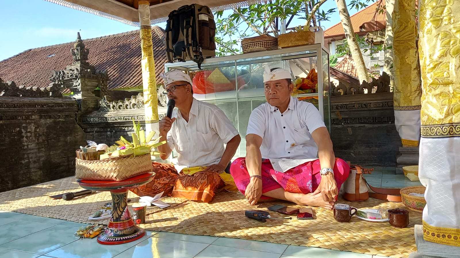 Piodalan dipura Giri Eka Loka, Kapolsek Mengwi Bersama Anggota Melaksanakan Persembahyangan Bersama