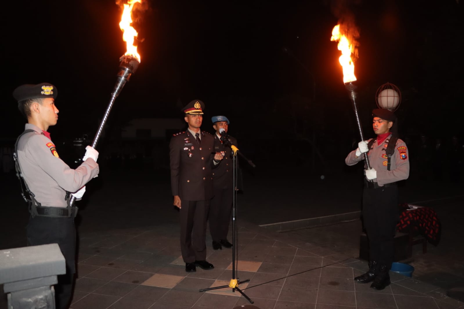 Menjelang HUT Kemerdekaan RI Ke-78, Kapolres Pasuruan Pimpin Apel Kehormatan Renungan Suci di TMP Bangil