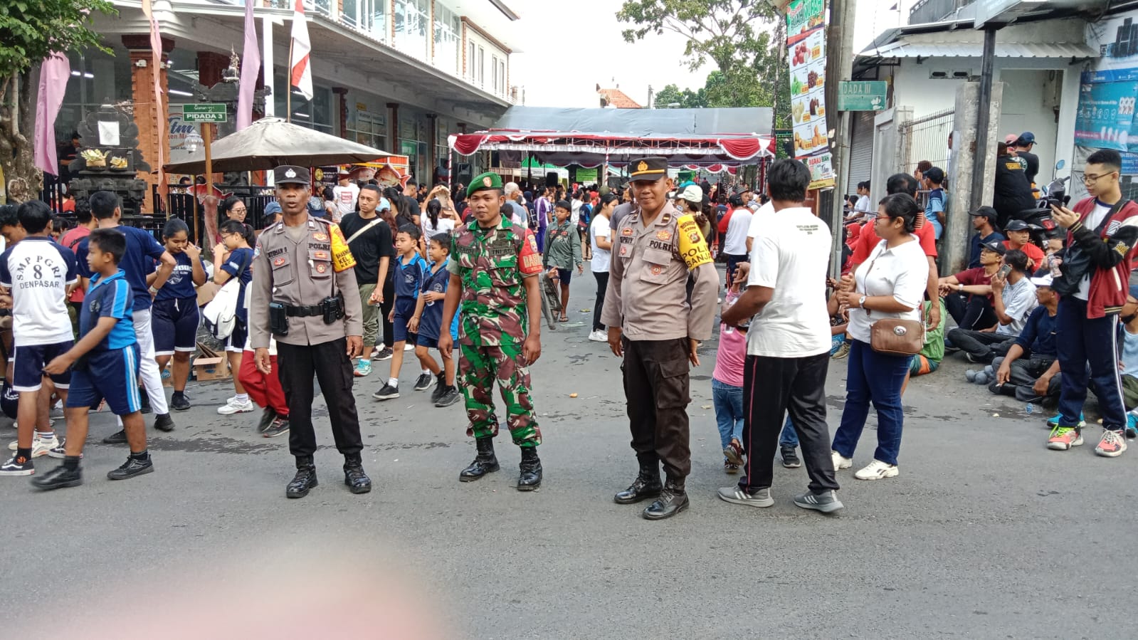 Polisi Banjar Hebat Polresta Denpasar dan Bhabinkamtibmas Bersama Kelurahan Ubung