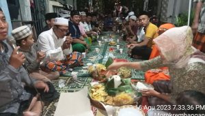 Sungguh Meriah, Warga Kalianak Gang Rahmat 1a Adakan Malam Hari Pahlawan 17 Agustus