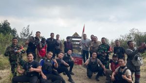 Penanggulangan Bencana Karhutla, Kapolres Pasuruan Pimpin Pemadaman Api Di Area Gunung Welirang