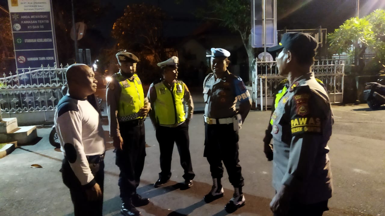 Komitmen Menjaga Keamanan, Polsek Dentim Gencarkan Pelaksanaan Blue Light Patrol