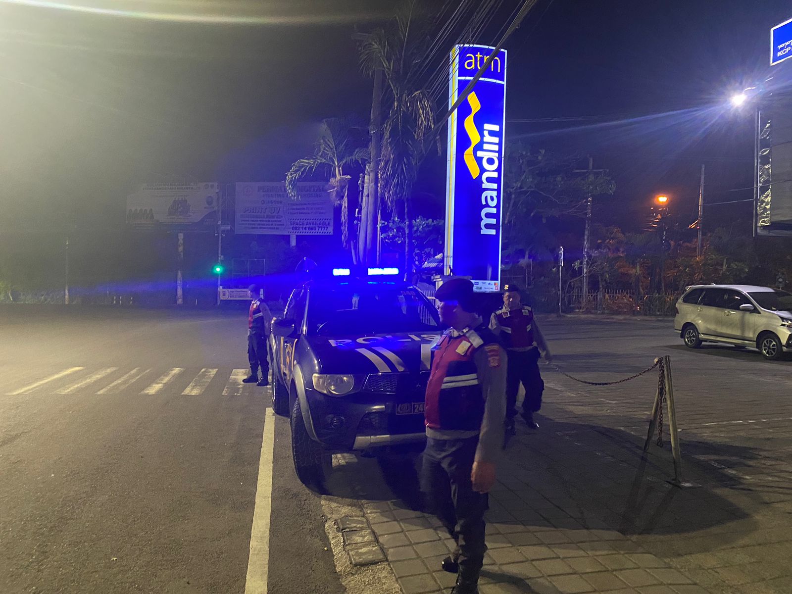 Patroli Blue Light Dini Hari Samapta Polsek Kuta Utara Sambangi BPD Gatsu Barat