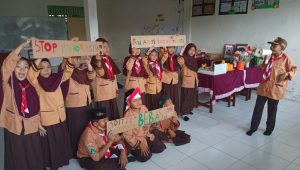Aksi Serentak Peringatan Hari Ozon Sedunia, Tiga Sekolah Adiwiyata di Gresik Komitment Kurangi Emisi
