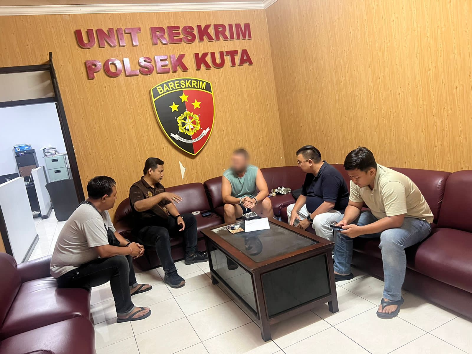 Sempat Viral di Media Sosial, WNA Asal Italia Diamankan Polsek Kuta, Akibat Tidak kuat Imronnya