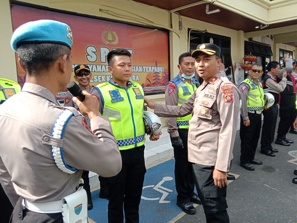 Kapolsek Kuta Utara di Damping Waka Polsek Dan Para Kanit Lakukan Gaktibplin Anggota
