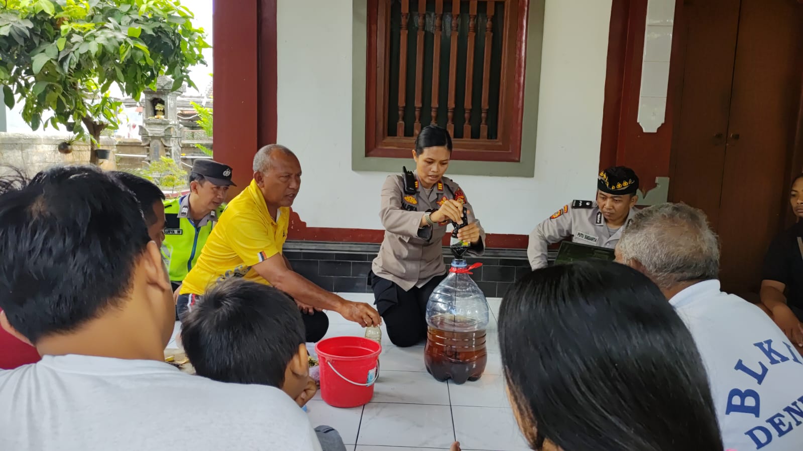 Ajak Masyarakat Jaga Lingkungan, Kapolsek Denpasar Selatan Sosialisasi Kelola Sampah Yang Baik
