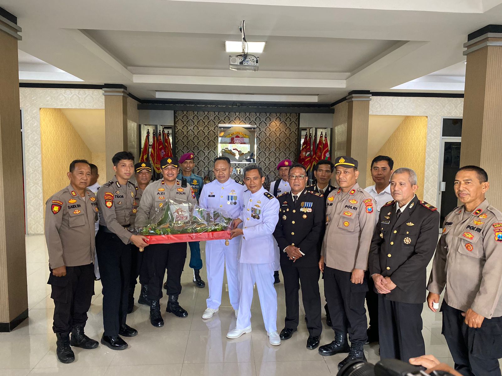 Peringati HUT TNI Ke-78, Kapolres Pasuruan Kota Berikan Surprise