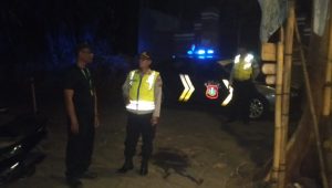 Giatkan Blue Light Patrol, Patroli Polsek Abiansemal Sambangi Satpam Sekolah