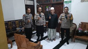 Kapolsek Tambaksari Laksanakan Sambang ke Tokoh Agama Serta Mengisi Kegiatan Yang Positif 