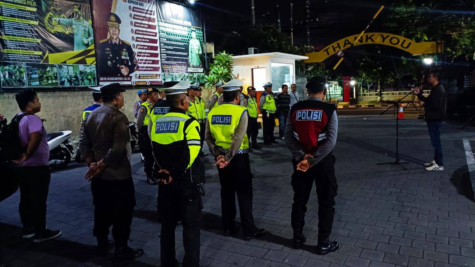 Pastikan Aktivitas Malam Minggu Aman, Polsek Kuta Tingkatkan Kegiatan Blue Light Patrol