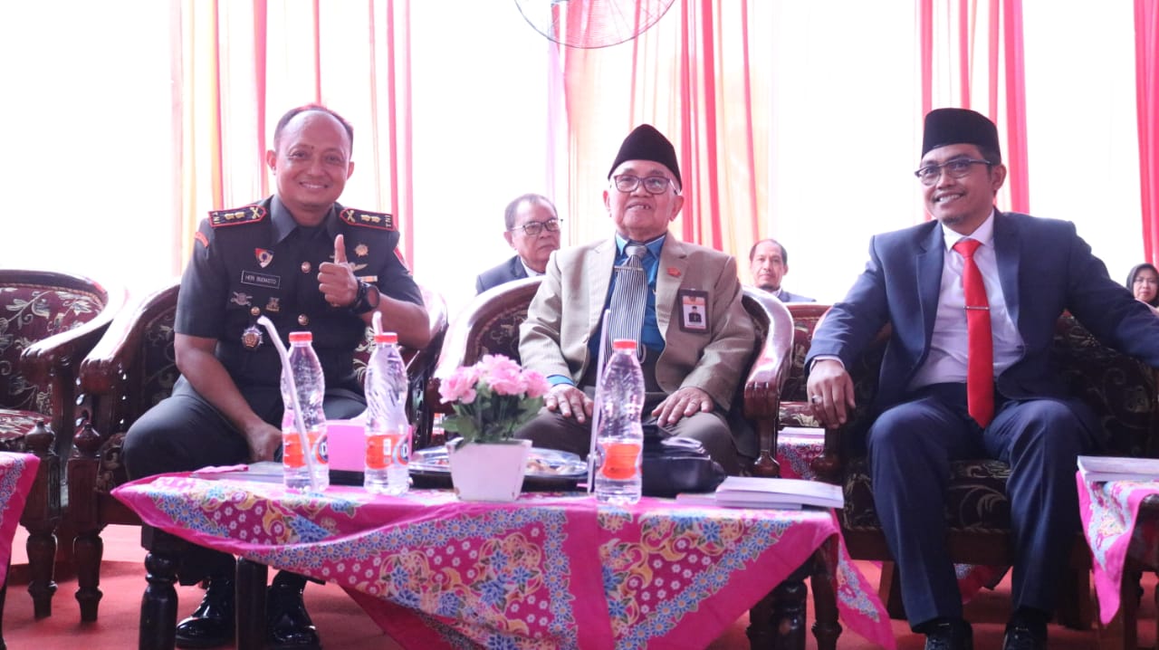 Dandim Probolinggo Letkol Arm Heri Budiasto Hadiri Wisuda UPM Tahun Akademik 2022/2023