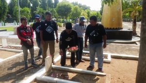 Anggota AWPR Ziarah Ke Makam Pahlawan Untuk Memperingati Hari Pahlawan