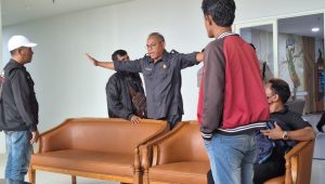 RSUD M.Soewandhie Ricuh !!! Diduga Pelayanan Tidak Maksimal Serta Alergi Terhadap Wartawan