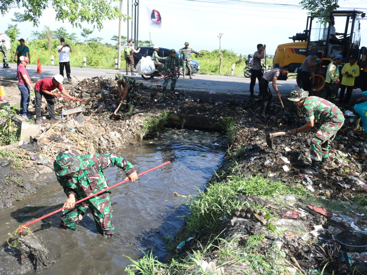 Kodim Probolinggo Gelar Karya Bakti TNI Manunggal Membangun Air Di Desa Gending