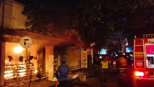 Apess…!!! Toko Kelontongan Raip Dilalap Si Jago Merah Akibat Tumpahan Bensin