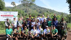 Grand Tjokro dan Sahabat Pohon: Cerita Sukses 1000 Bibit Pohon Alpukat
