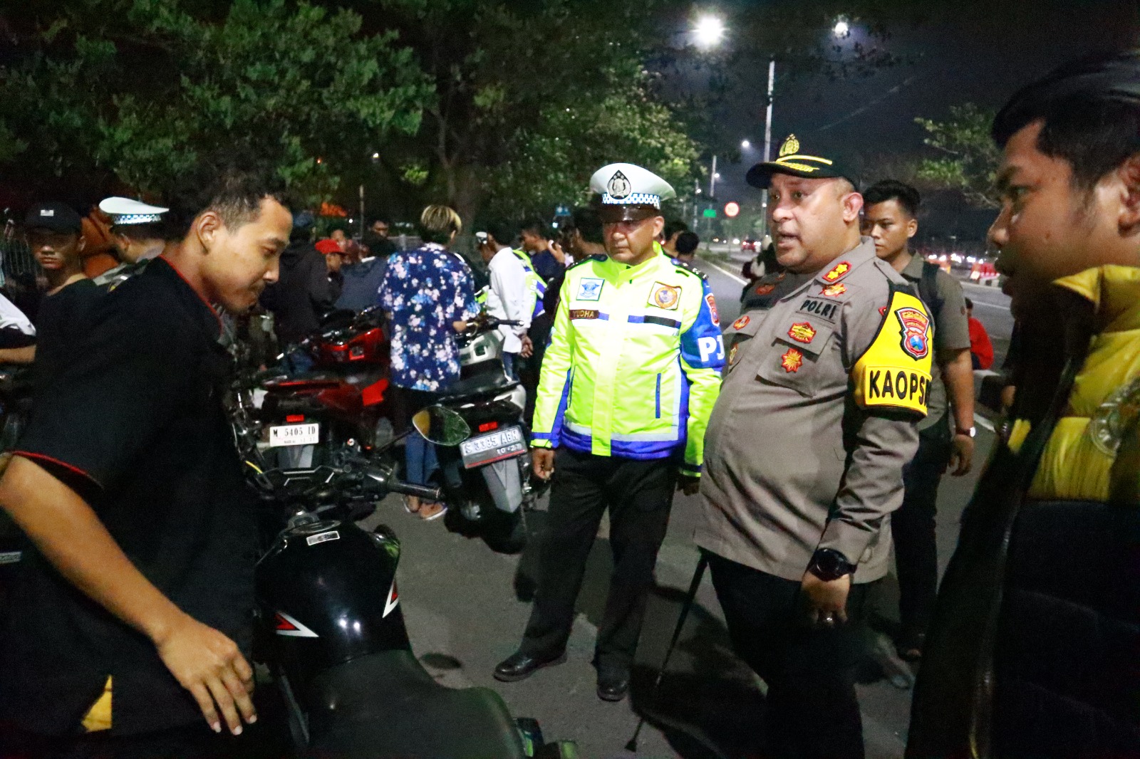 Malam Pergantian Tahun Polres Pelabuhan Tanjung Perak Tindak Puluhan Knalpot Brong di Suramadu 