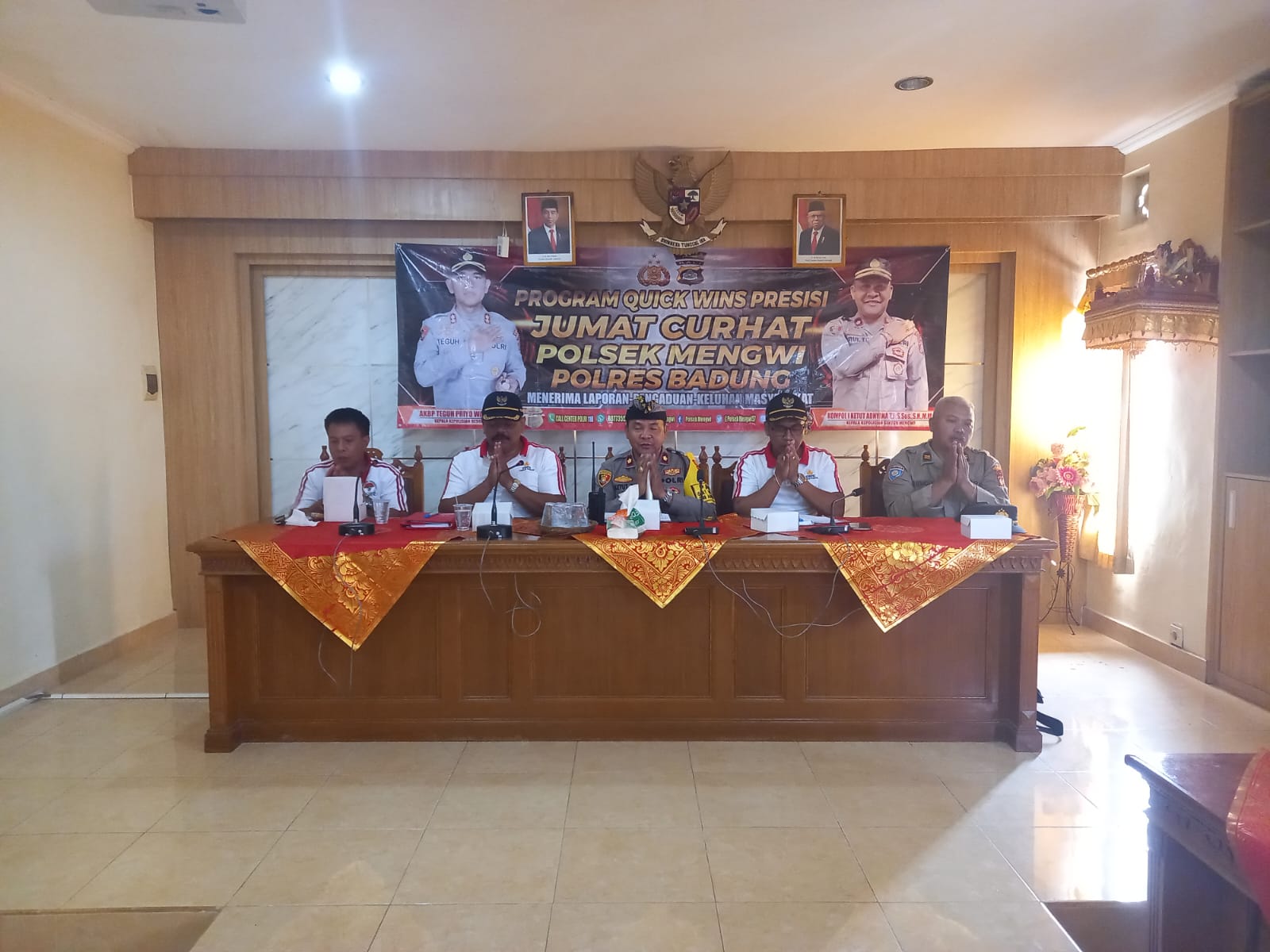 Dengarkan Keluhan Warga Kapolsek Mengwi Gelar Jumat Curhat di Kantor Desa Sembung