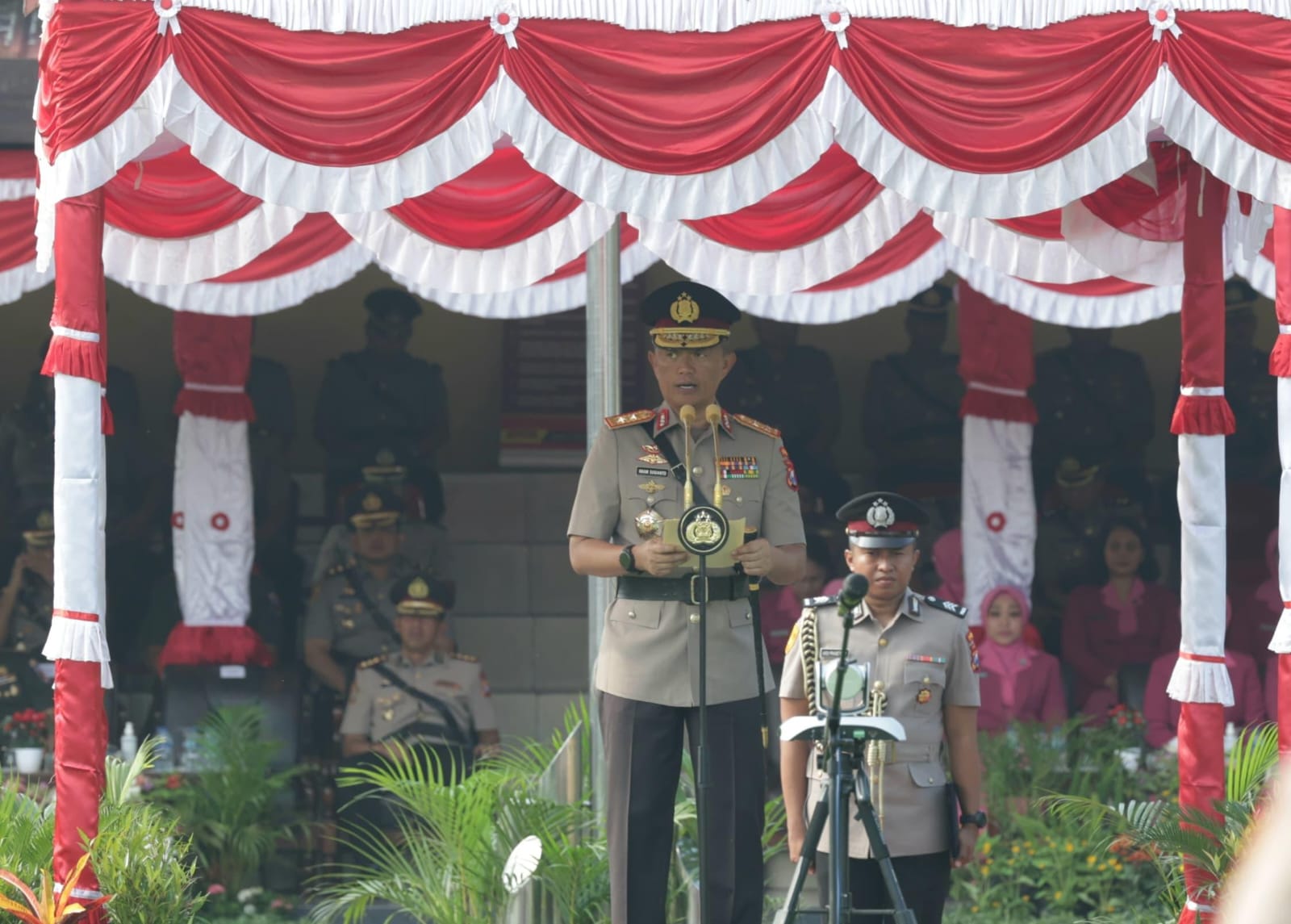 Kapolda Jatim Berikan Pembekalan Diktuk Bintara Polri Gelombag I TA 2024 di SPN Mojokerto Diktuk Bintara Polri Gelombag I TA 2024 di SPN Mojokerto