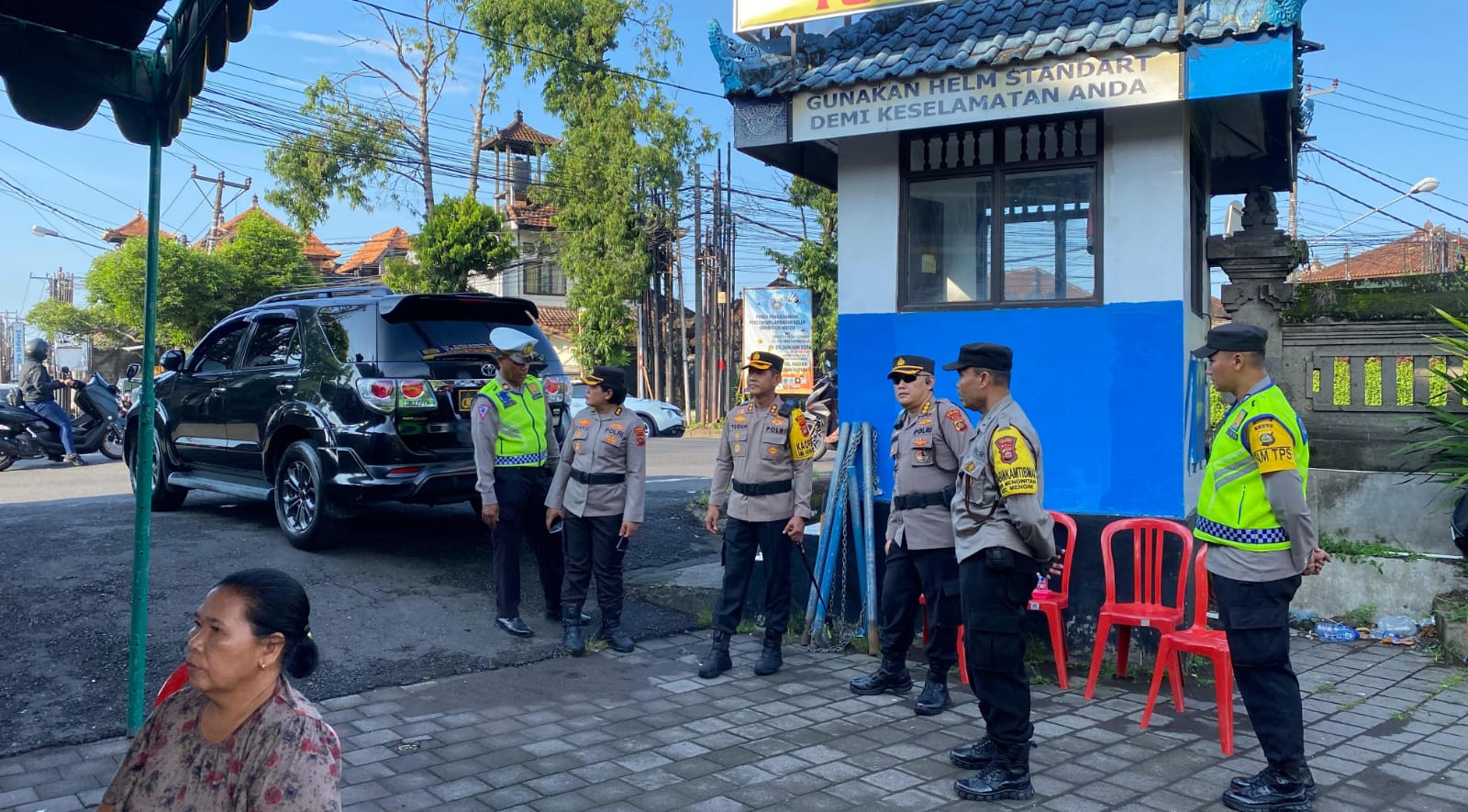 Kapolres Badung Pantau Pelaksanaan Pengamanan Pumungutan Suara di TPS 007 Simpang Beringkit